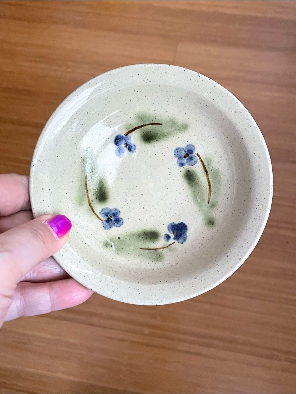 Charming signed art pottery speckled shallow trinket bowl w/ flowers rustic - Picture 7 of 9
